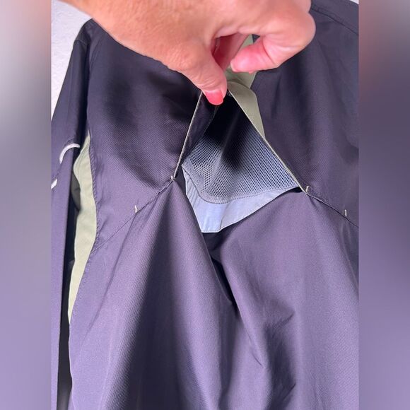 Brooks Men's Charcoal and Olive Windbreaker - Picture 6 of 14